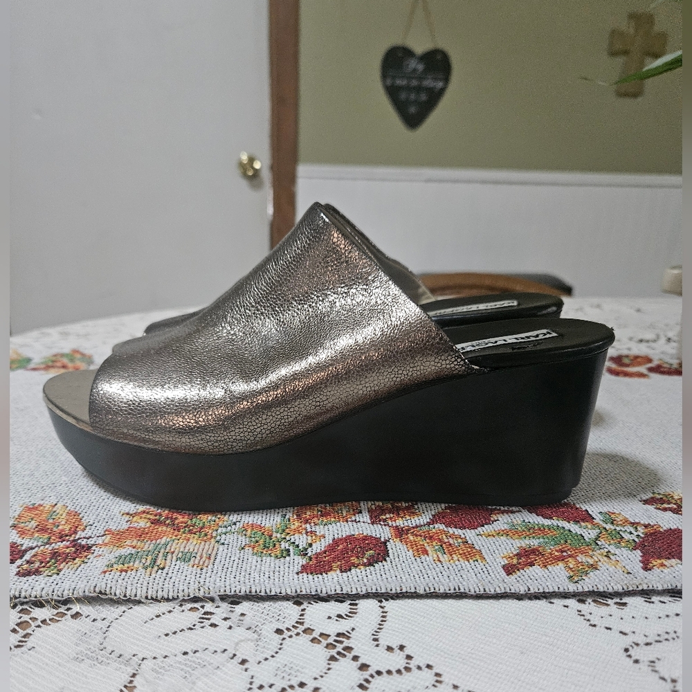 Karl Lagerfield Paris Lyric Champange Metallic Wedge Sandals 8.5 M
